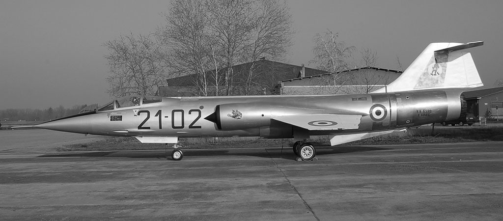 assoaeroarma's tweet photo. Il #velivolo della settimana: #caccia #Lockheed F-104 #Starfighter, lo "#spillone", con versione italiana #Aeritalia F-104S del 21º Gruppo #Tigre del 53º Stormo #AeronauticaMilitare di #Cameri
Altre info sul nostro sito #AAA #AviatoridItalia⤵️
https://t.co/SqahmIZHVD
#F104 #F104S https://t.co/GOV6ZiUHK3