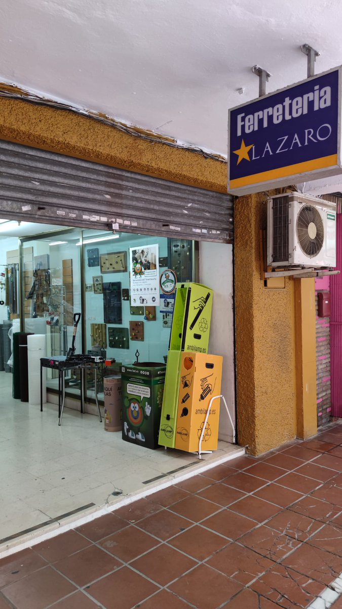 FAELactualidad's tweet photo. 🤝 Seguimos fortaleciendo la red de #ECOpuntos de #RAEE- #PAE en las #ECOTiendasFAEL #TiendasdeAQUÍ
➡️ En este caso se ha entregado un nuevo contenedor a Ferretería Lázaro en San Juan de Aznalfarache (Sevilla)
#comercilocal #economiacircular #comprayrecicla https://t.co/rffYq1b1av