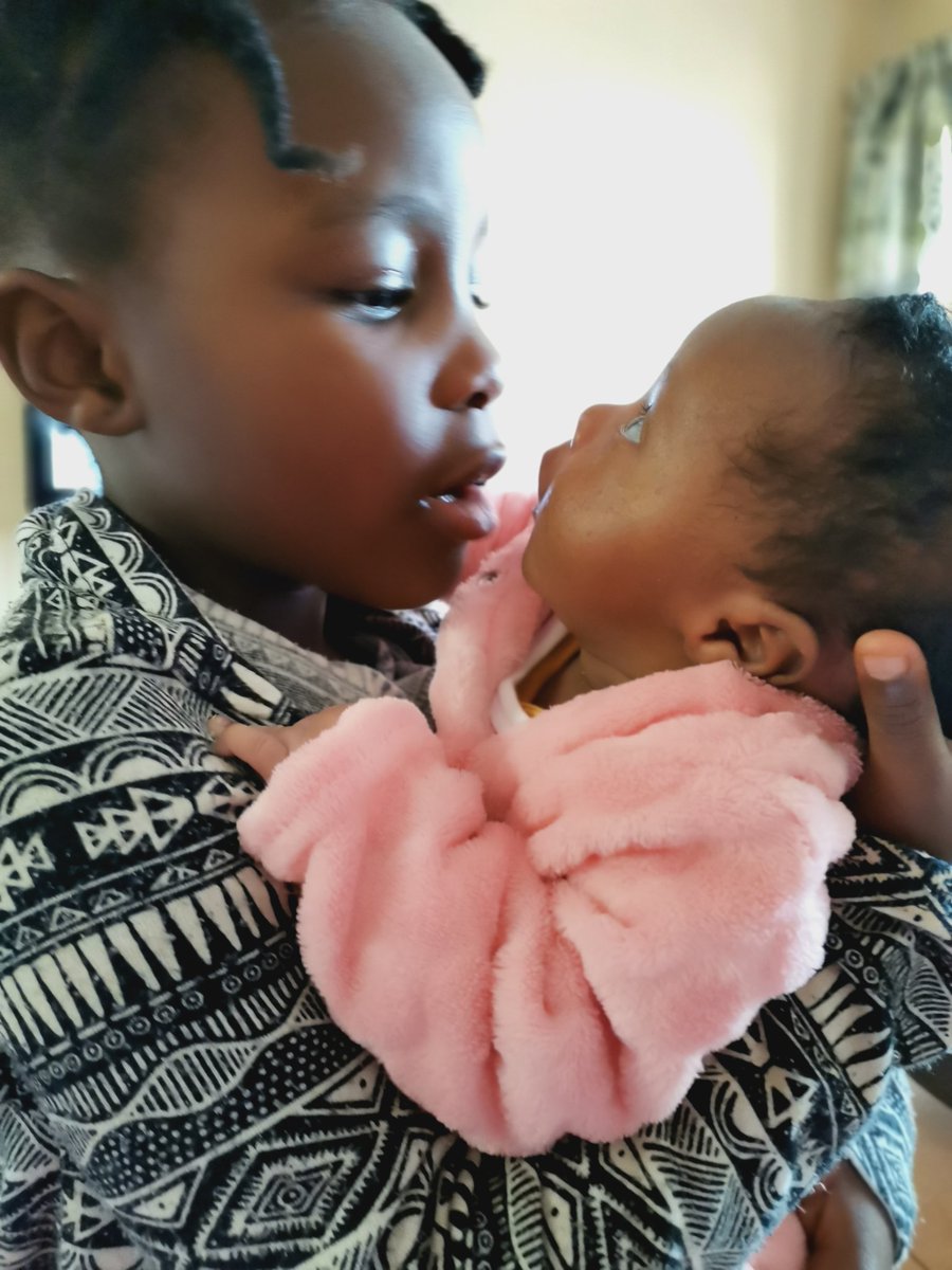 zukiswamoyo's tweet photo. This bond, I love it and will always protect it😍💞💕🖤#firstPrincess #lilPrincess https://t.co/fYf5drwYYU