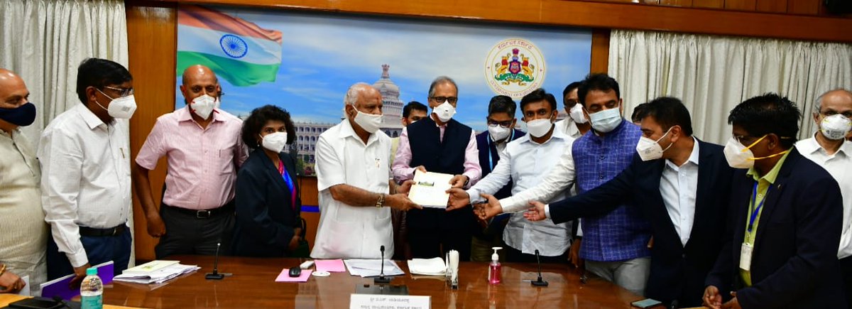 News18Kannada's tweet image. #NesUpdate ಶಾಲೆ, ಕಾಲೇಜು ತೆರೆಯಲು ತಜ್ಞರ ಸಲಹೆ
ಸರ್ಕಾರಕ್ಕೆ ತಜ್ಞರ ಸಮಿತಿಯಿಂದ ಸಲಹೆ
ಡಾ.ದೇವಿಪ್ರಸಾದ್ ಶೆಟ್ಟಿ ನೇತೃತ್ವದ ಸಮಿತಿ
ಆದರೆ ಮೊದಲು ಕಾಲೇಜು ಆರಂಭಿಸಬೇಕು
1ರಿಂದ 10ನೇ ತರಗತಿ ಓಪನ್ ಸದ್ಯಕ್ಕಿಲ್ಲ
ಮಕ್ಕಳಿಗೆ ಲಸಿಕೆ ಬಂದ ಬಳಿಕ ಶಾಲೆ ಓಪನ್
#TrustNews18Kannada #ThirdWave #KarnatakaFightsCorona
