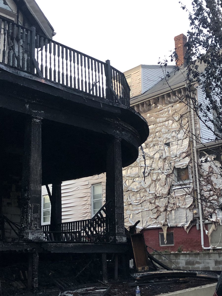 Fire rips through Bond St. #Somerville apartment building. 9 people made it out safely, one resident says police officer banged on doors to wake everyone up to “essentially save all our lives.” #NBC10Boston