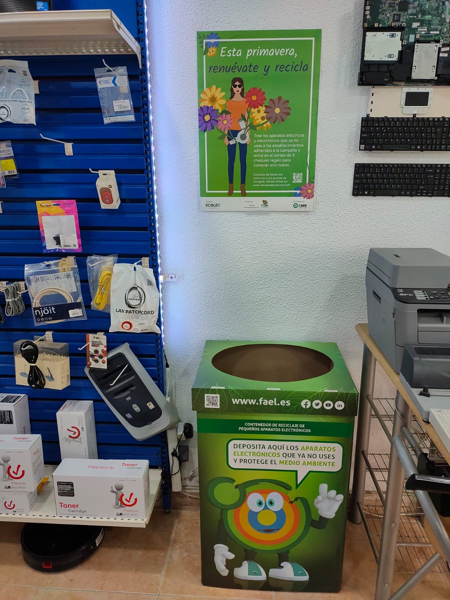 FAELactualidad's tweet photo. 🤝 Más #ECOTiendasFAEL #TiendasdeAQUÍ a la red de #ECOpuntos de #RAEE- #PAE
➡️ En este caso se ha entregado un nuevo contenedor a PCGO El Porvenir en Sevilla.
#comercilocal #economiacircular #comprayrecicla https://t.co/inMetGQSAT