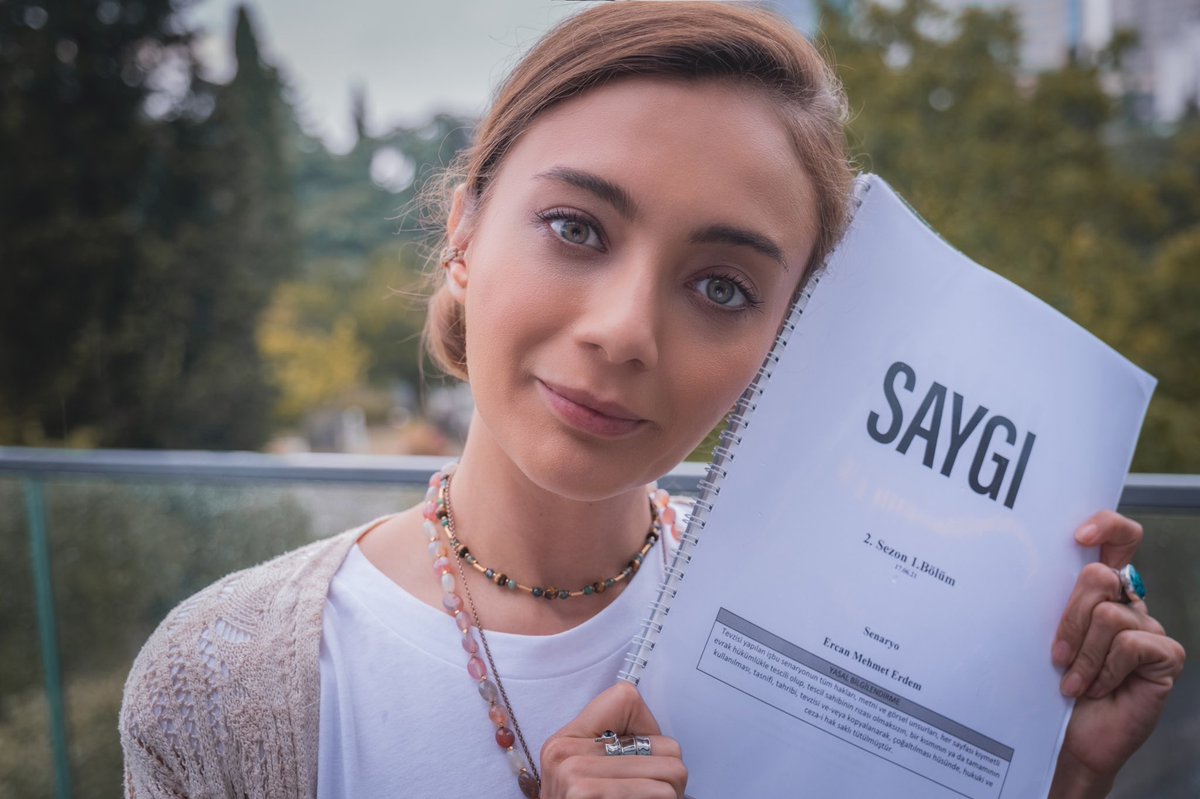 HBOMaxTR's tweet photo. Yürümeyi öğrettiklerimiz önümüze geçmeye çalıştı.
Şimdi yeniden saygıyı öğretme vakti! #Saygı 2. sezon için sette! https://t.co/rW8lMnMO6Z