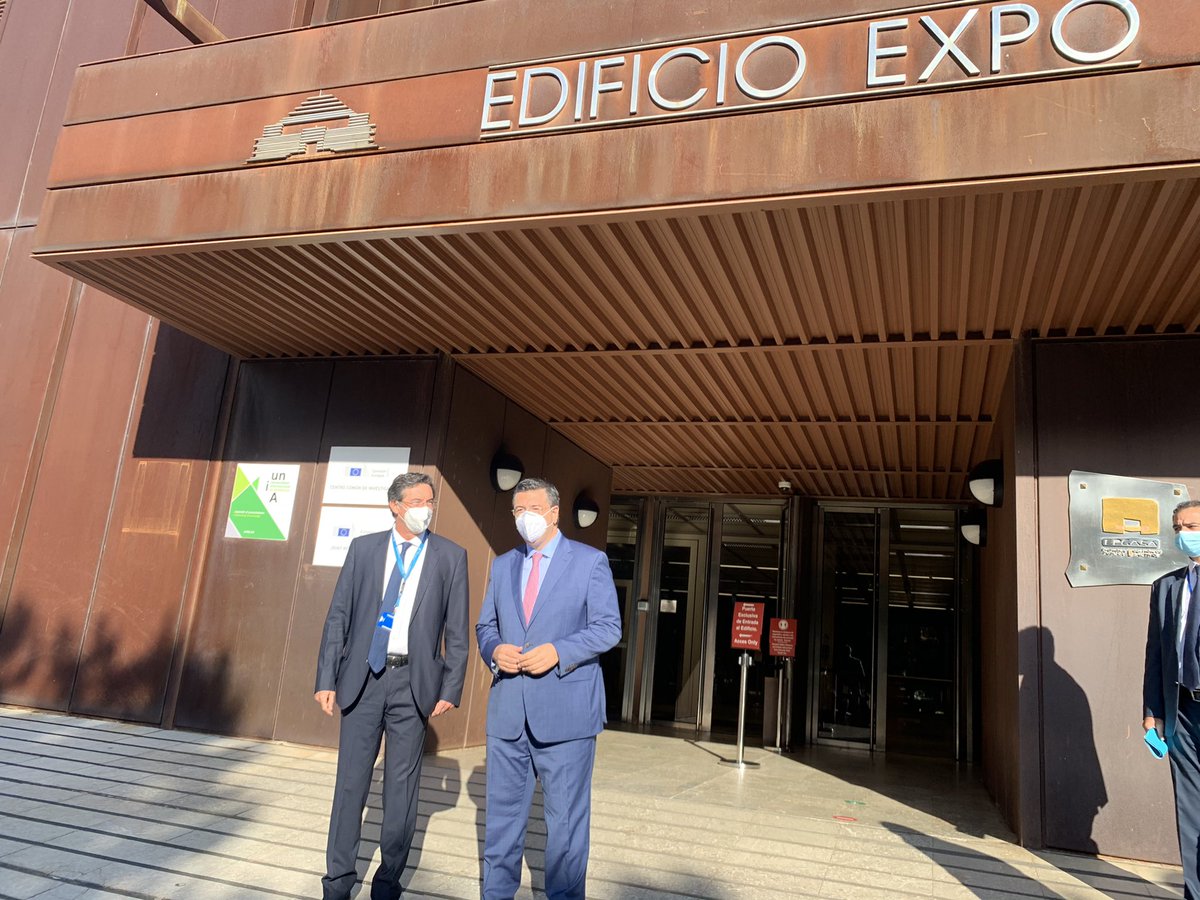 🇪🇺<a href="/CoR_President/">Kata Tüttő</a> visits today <a href="/EU_ScienceHub/">EU_ScienceHub</a> in Seville. On the agenda, the Sevilla Process ⤵️
 
🏭Our #CircularEconomy and Industry unit's unique process of co-creation of environmental criteria towards a cleaner European industry 🌱
 
Want to know more? eippcb.jrc.ec.europa.eu