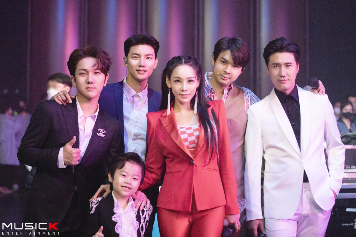 [#김수찬] 📸 Mi모 Go양이 Tㅏ임 Vo러 오실 분! 'MGTV 개국축하쇼' 비하인드 네이버 포스트가 공개되었습니다 '◡'

🔗 naver.me/GXEbqUlQ