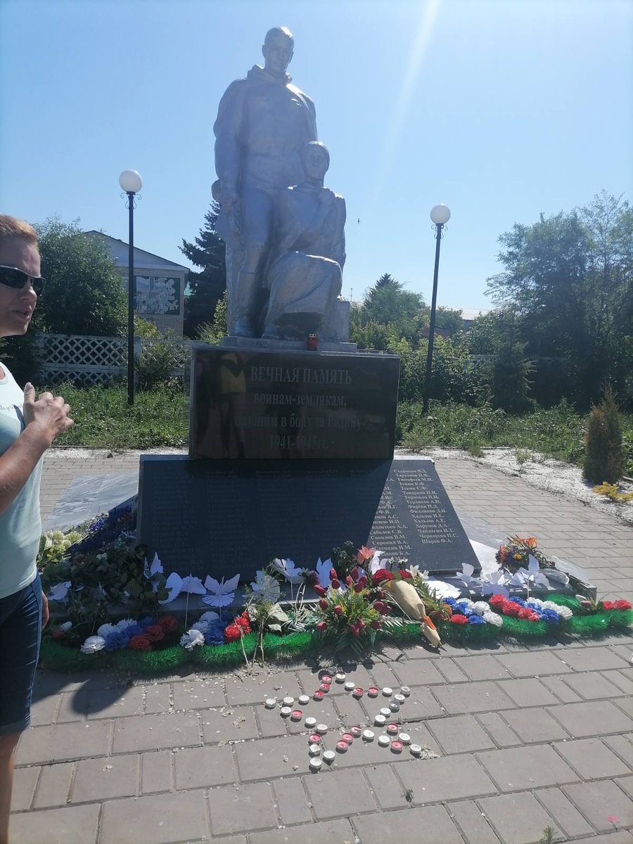 LunacharSch's tweet photo. 22 июня в день Памяти и скорби ученики из ГБОУ СОШ п.Луначарский  приняли участие в памятных мероприятиях. Ребята возложили цветы и белых голубей к памятнику солдатам погибшим в ВОВ. Также приняли участие в традиционной мемориальной акции «Свеча памяти». https://t.co/wyrRslsgdp