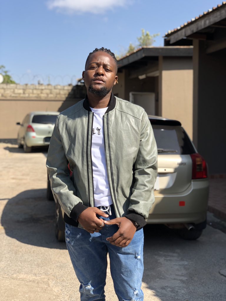 Mikrophone7's tweet photo. Life often gives us the opportunity to quit on our dreams and settle for what society deems safe…However,the brave chase their dreams and make sure they live in purpose above all else! 

#ALBUMUNDERCONSTRUCTION https://t.co/PyqN4XlZf6
