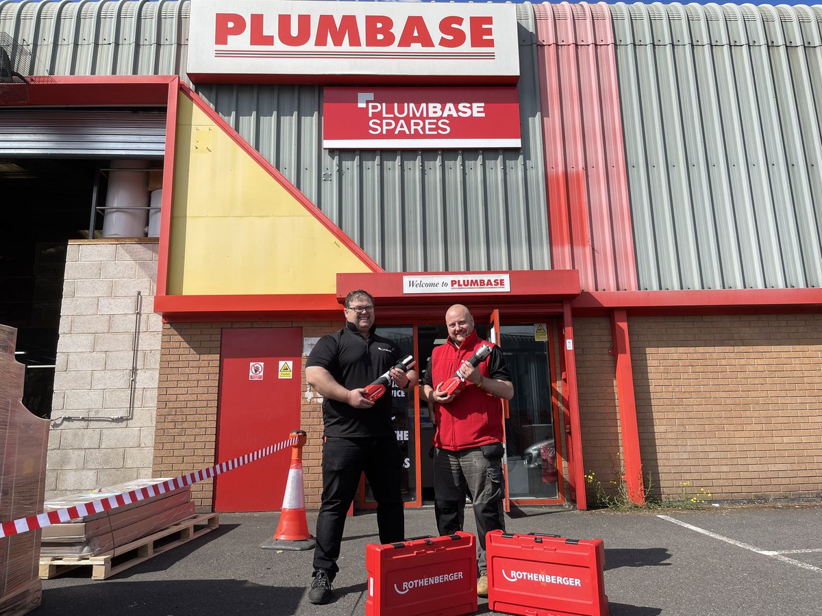 RothenbergerAnt's tweet photo. Boys at @PlumbaseD with the @RothenbergerUk Romax 4000 Press guns in prep for our #Demoday On Tues 29th June Free Footy merch with 
#Rothenberger purchases 
From 10am
#NoMessNostressNoHeatNoProblem 

#toolsofthetrade #plumbingandheating https://t.co/CVvVLCV99U