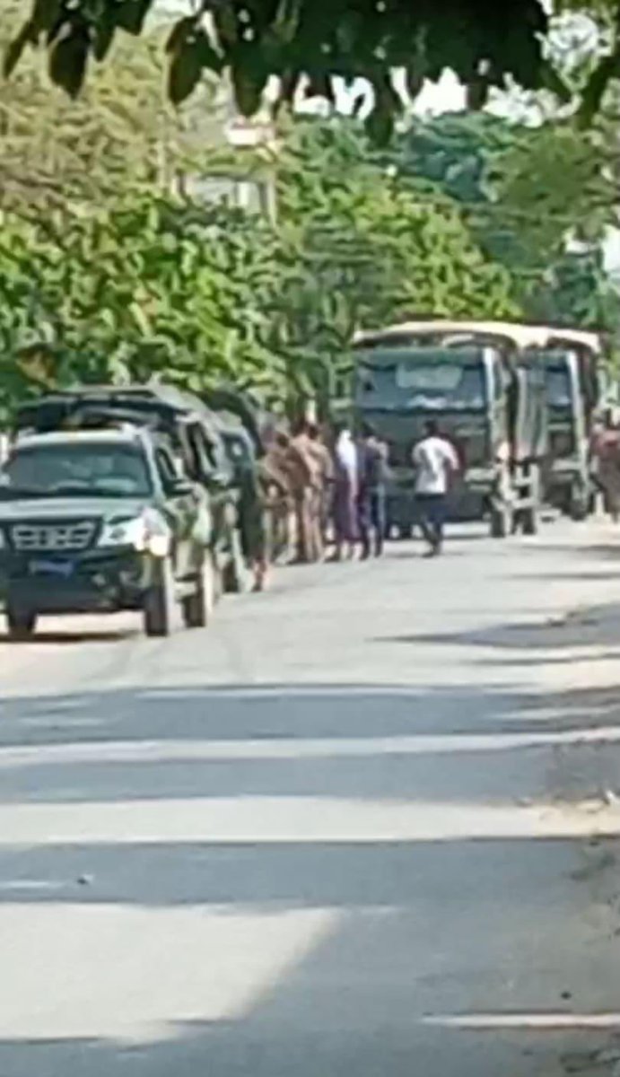 General Tun Tauk Naing, in-charge of Mandalay PDF, said that 2 PDF members were KILLED, 1 was WOUNDED and 6 were ABDUCTED in a shootout with Junta Terrorists in #Mandalay on June 22 at around 8 am. 2 deaths from Junta side were also reported.
#June22Coup 
#WhatsHappeningInMyanmar