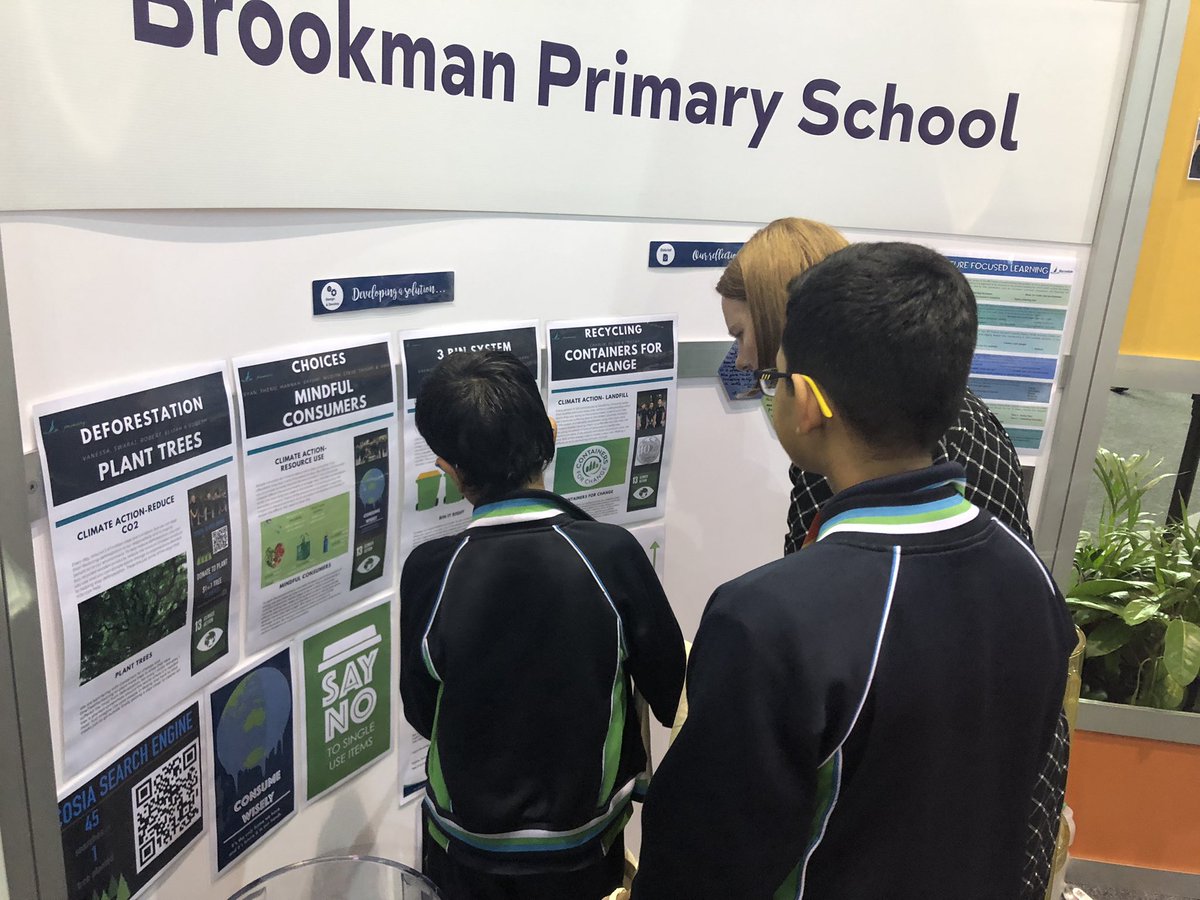 Terrific day at the #RTSPerth celebrating #STEMeducation 🧪📱⚙️🧮 Year 6 <a href="/HarrisdalePS/">Harrisdale PS</a> Ss enthusiastically conversed with visitors, discussing climate action, circuits, microbits, renewable energy &amp; wind turbines. Brilliant to see them showcase their learning 🤗 <a href="/NipuniMathota/">Nipuni</a>
