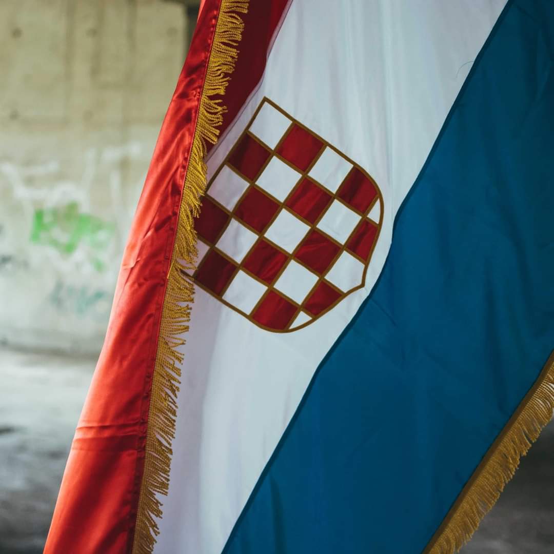 PolicijaU's tweet photo. U Spomen na sve Hrvatske vojnike i civile ubijene od strane jugo-komunističko-četničkih konjušara.

POČIVALI U MIRU BOŽJEM ❤🤍💙🙏 https://t.co/5wdhP3zjvx