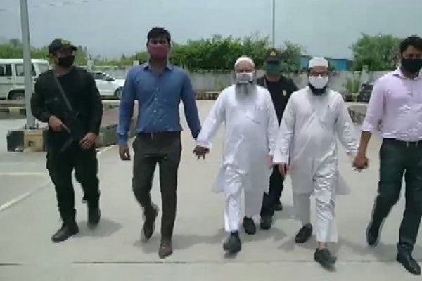 JagbaniOnline's tweet photo. ਏ.ਟੀ.ਐੱਸ. ਨੇ ਧਰਮ ਤਬਦੀਲੀ ਕਰਨ ਵਾਲੇ ਦੋ ਵਿਅਕਤੀਆਂ ਨੂੰ ਦਿੱਲੀ ਦੇ ਜਾਮੀਆ ਤੋਂ ਕੀਤਾ ਗ੍ਰਿਫ਼ਤਾਰ
https://t.co/ZQLW5FEiVx
#ATS #Arrest #TwoPerson #Delhi #ReligionConversion #NationalNews #Jagbani https://t.co/j1rm8O5Hr3