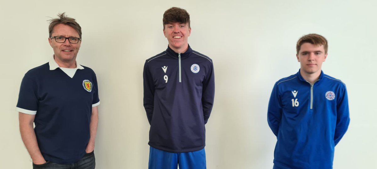 Boys doing their thing for youth football this morning on <a href="/bbc5live/">BBC Radio 5 Live</a> with <a href="/NickyAACampbell/">Nicky Campbell</a> Well done Finn and Josh 👏🏻⚽️💙