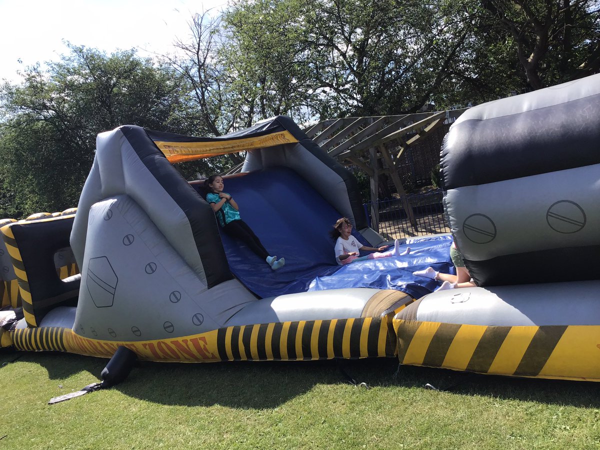 Mosspits_PE's tweet photo. Year 3 enjoying life. @MosspitsYear3 https://t.co/aNSZBIv1Wd