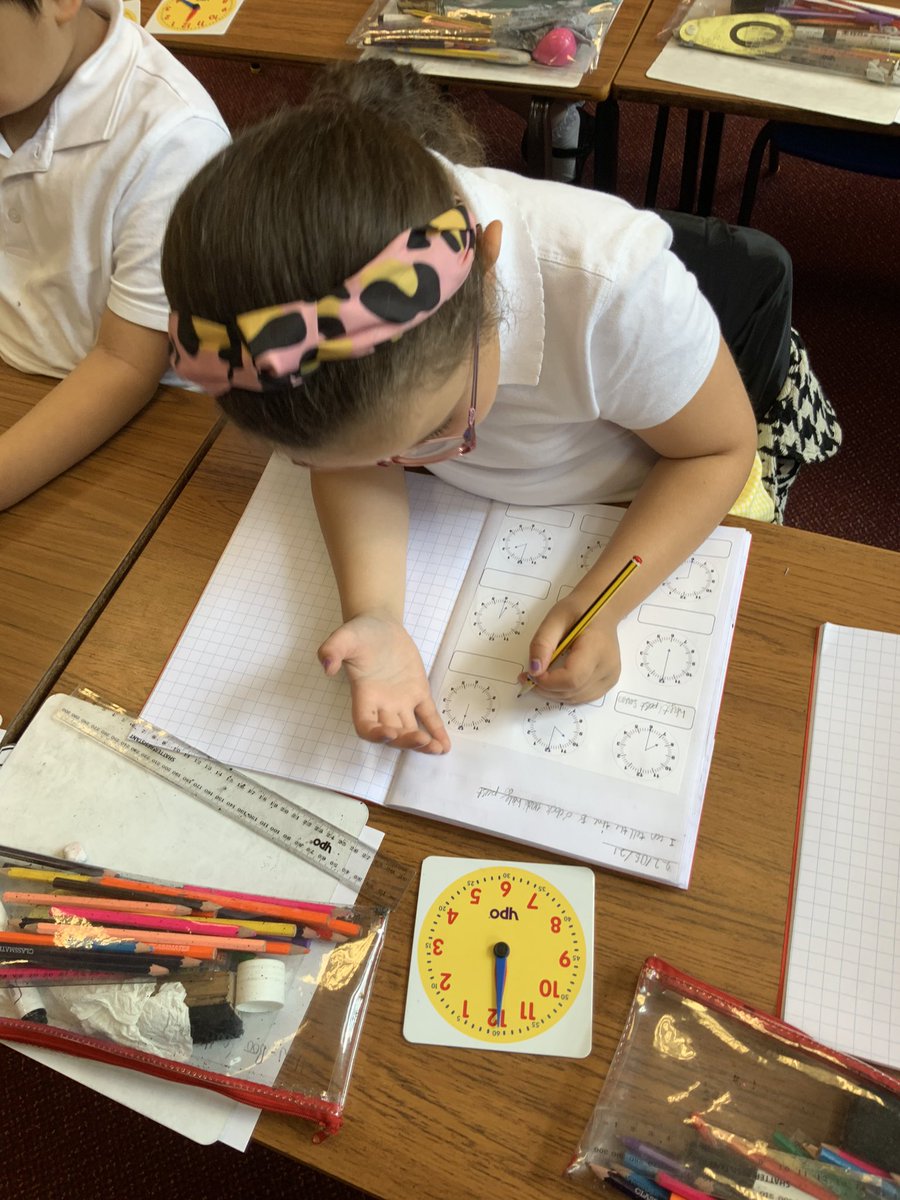 ABCPschool's tweet image. #Class2S are telling the time today! #ABMaths #Oclock #HalfPast