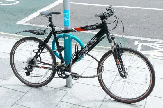 BiciwayMobility's tweet photo. Cyclehoop para transformar qualquer poste num estacionamento correto para bicicletas. 
Disponível em várias cores

#cyclehoop https://t.co/9tiXGZiJXI
