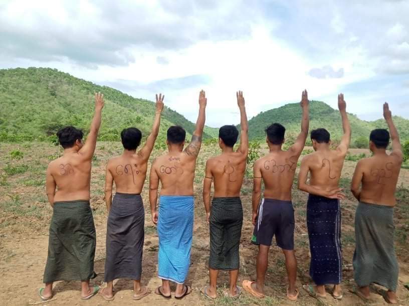 KOSAI96932709's tweet photo. Evening strike was launched by the residents in Eastern part of #Mattara Tsp. 

#UnfetteredAccessForAids
#June22Coup
#WhatsHappeningInMyanmar https://t.co/biRdvKUw3V