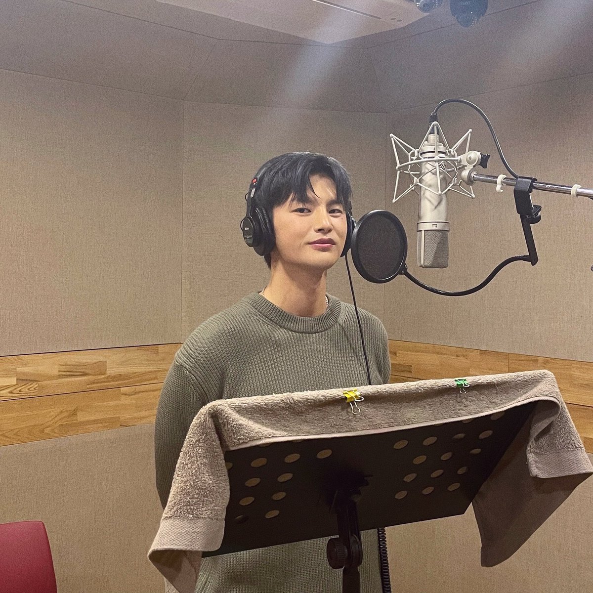 Whatsup_Inguk's tweet photo. [단독] 서인국 ‘아득한 먼 훗날 우리가’ 녹음 현장 사진 공개📸 https://t.co/5A6d9Z9Z8G