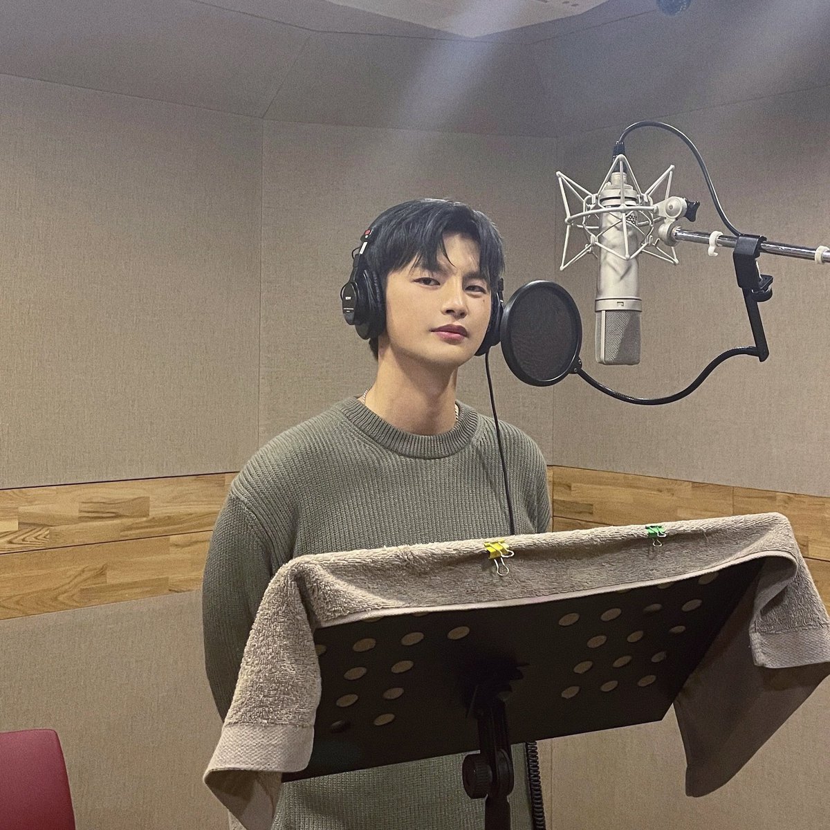 Whatsup_Inguk's tweet photo. [단독] 서인국 ‘아득한 먼 훗날 우리가’ 녹음 현장 사진 공개📸 https://t.co/5A6d9Z9Z8G