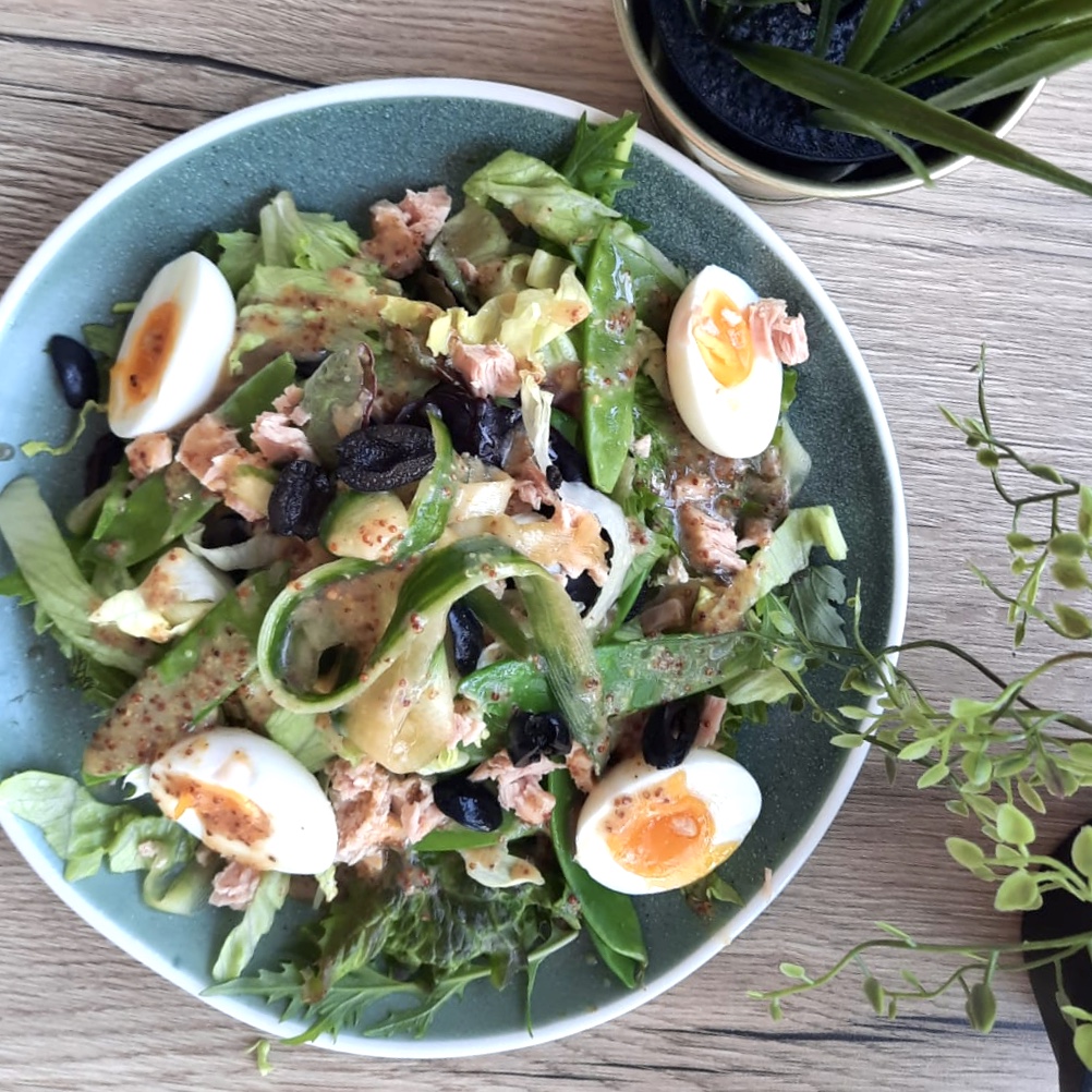 Thrivecafe_'s tweet photo. Introducing our new Niçoise salad 🌱

Made with @shinestuna, Thrive house honey &amp; mustard dressing, pickled cucumber, mangetout, free range eggs and organic greens.

This one may be our favourite salad yet.. 💚

#thrivecafe #feedingyourlifestyle https://t.co/98kaVnFb37