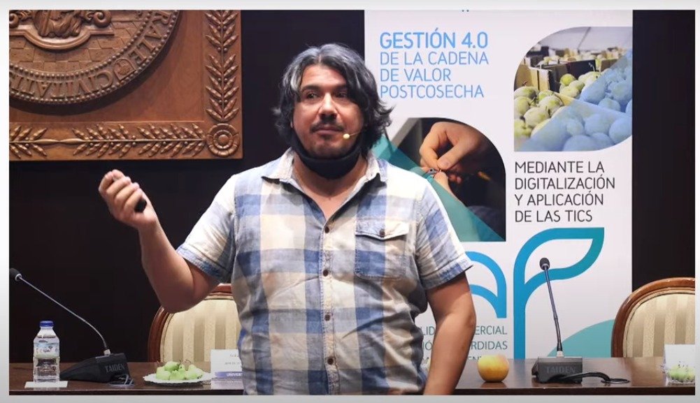 ¿Cómo calcular la huella de carbono de envases y transporte hortofrutícola?
👉🏿 Ángel Martínez, CEO de <a href="/GEEZARSL/">GEEZAR</a> explica la herramienta desarrollada para el proyecto <a href="/tics4fruit/">TICS4FRUIT</a> @mapagob 
👉🏿 Síguelo en directo en youtu.be/5_kP5hD7avE