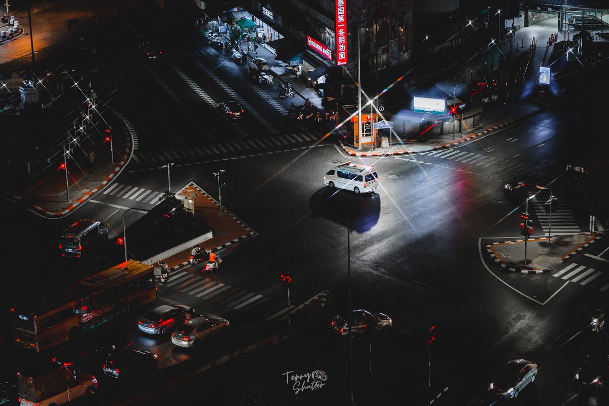 TeRry_p's tweet photo. Lets go Dark
Gear : Sony A1 + 85 GM
#terryshutter #thailand #photo #city #bangkok #photography https://t.co/sJaDeoyA1H