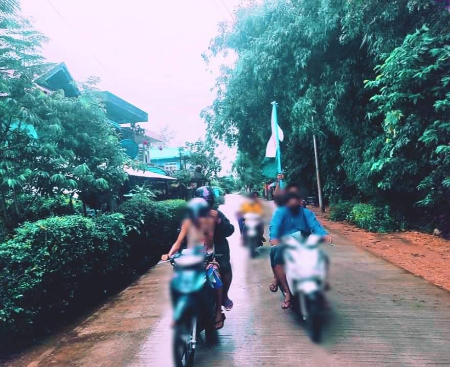 Fearless and courageous youths from #Dawei marched with motorbikes and protested against the military dictatorship despite having junta's brutal abductions and deadly oppressions. 

#June22Coup #WhatsHappeningInMyanmar #RemembrancePoppy