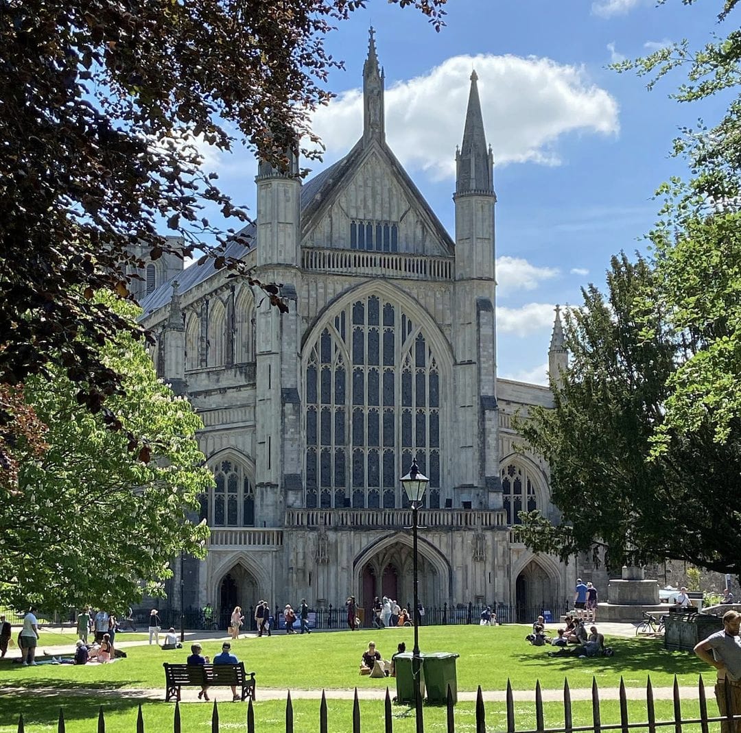 LinxIntGroup's tweet image. Winchester Cathedral looking stunning in the summer sunshine ☀️

This gem, over 1000 years old and one of the largest cathedrals in Europe, is only 20 minutes away from our Training Centre. Well worth a look if you&apos;re staying with us.