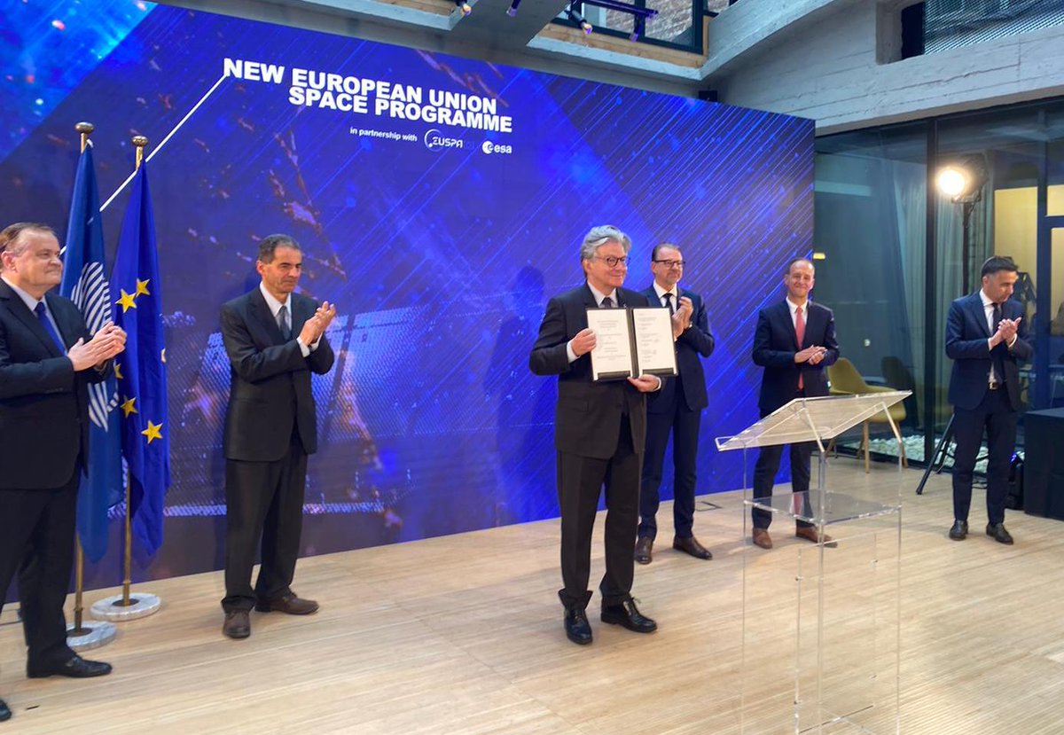 esa's tweet photo. ESA and EU signed today a new Financial Framework Partnership Agreement (#FFPA) in a ceremony to celebrate the launch of the new EU space programme 👉https://t.co/CnW0OpieXq https://t.co/ROsJ78RAEq