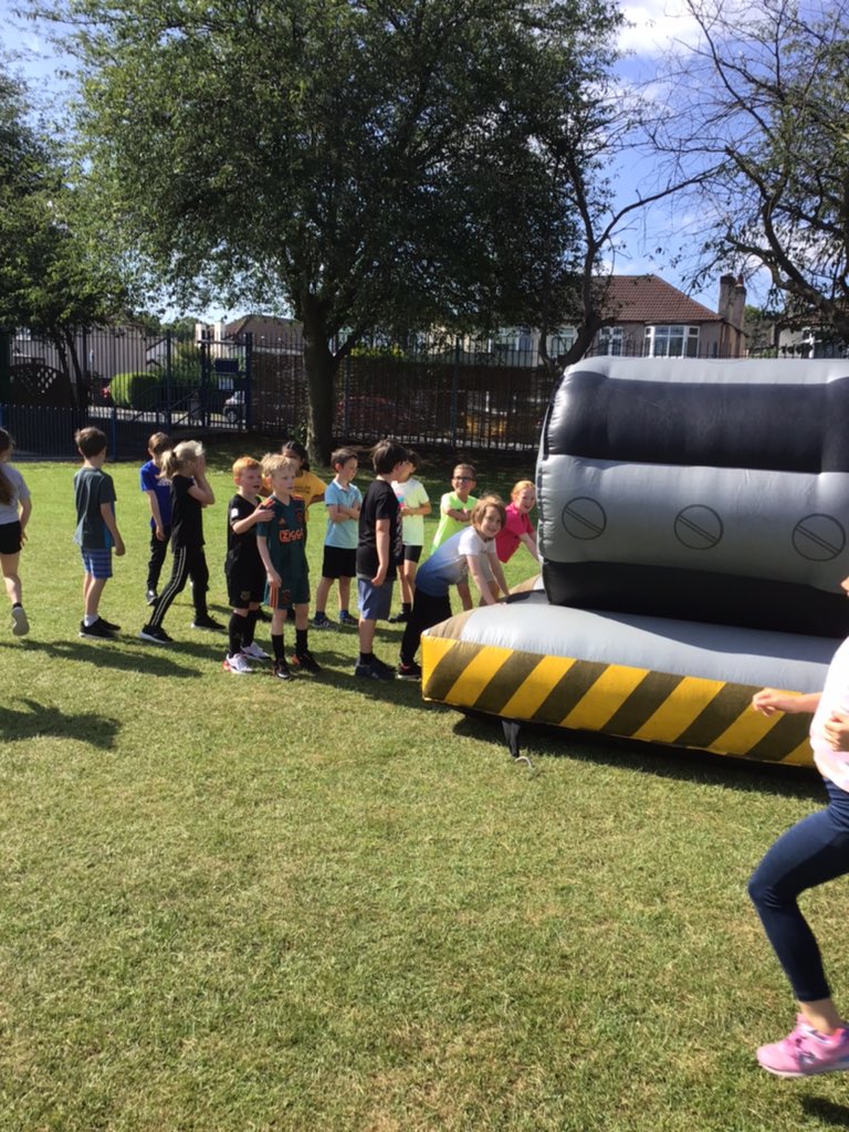 MosspitsYear3's tweet photo. 3S loved the obstacle course this morning! We are having so much fun 🤩 https://t.co/QYW6mvtQeU