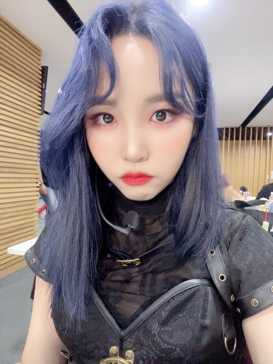PF_Official_X's tweet photo. Pink Fantasy ‘독 (Poison)’
1st EP : Alice in Wonderland 

2021. 06. 22 더쇼🤘
📎https://t.co/DNLL5lpsX2 https://t.co/AvOm9wKa6V