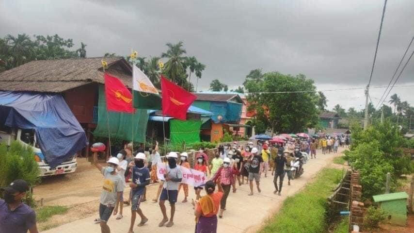 klatpri's tweet photo. A protest against the military dictatorship took place on 22 June in Lower Yebyu village , Launglon Township.
#WhatsHappeningInMyanmar #June22Coup #MilkTeaAlliance  #UnfetteredAccessForAids https://t.co/hsfHx2tOWo