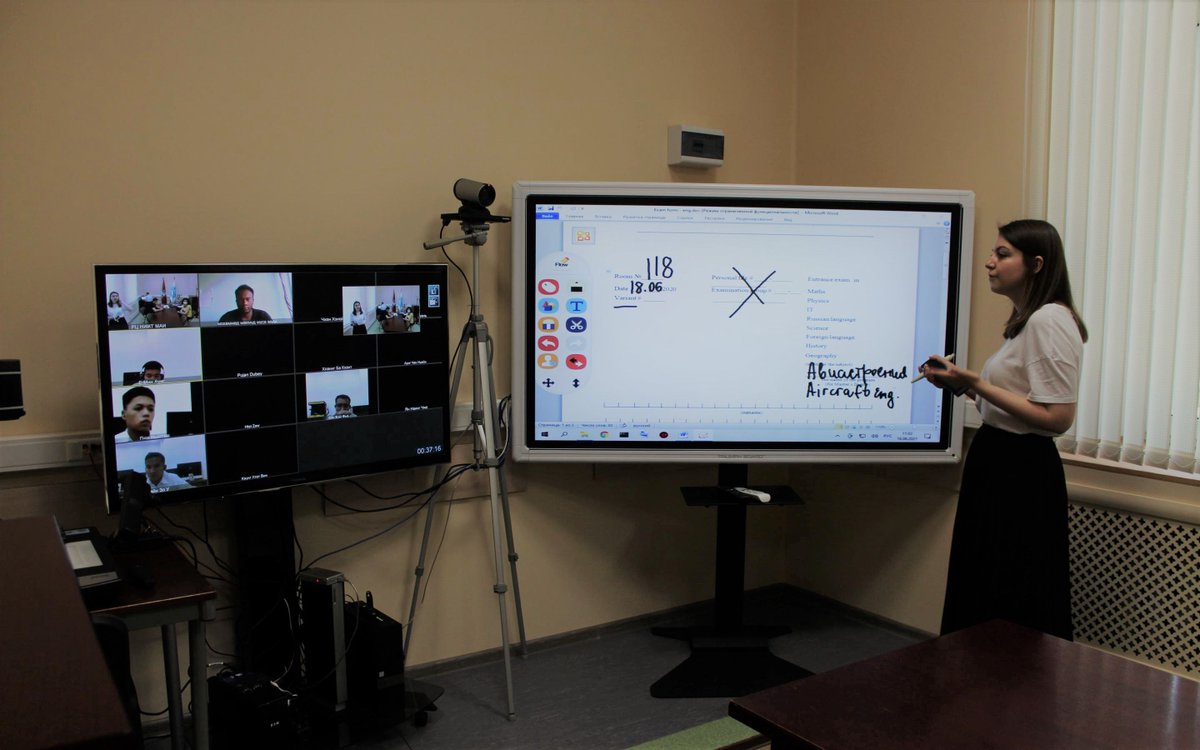 MAI has launched entrance exams for international applicants.
The group of applicants from China, India, Sudan and Myanmar who applied for master's programme in Aircraft Engineering, Aircraft Engines, Rocket Systems and Cosmonautics, and Metallurgy were the first to take exams.