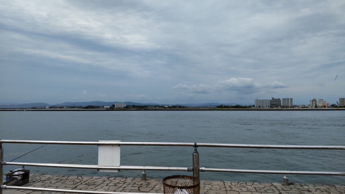 まじ釣りshin 浜名湖 今日は久々に新居海釣り公園でサビキ釣り 10 15cmのイワシと小サバがたくさん釣れました やはりアミエビブロックはよく釣れますが サビキのみで爆釣してる人もいました 狙う魚種 サイズなどで自作サビキを何種類も使い分けてる まじ釣りshin 浜名湖 今日は久々に新居海釣り公園でサビキ釣り 10 15cmのイワシと小サバがたくさん釣れました やはりアミエビブロックはよく釣れますが サビキのみで爆釣してる人もいました 狙う魚種 サイズなどで自作サビキを何種類も使い分けてる