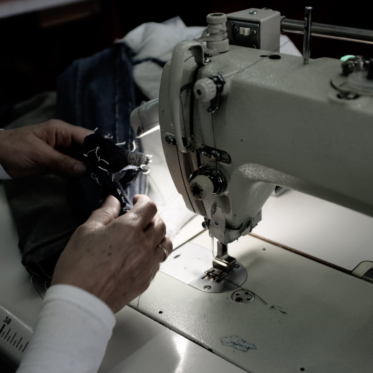 IMjiT35020's tweet photo. Progettiamo, Creiamo, Produciamo, Restauriamo. Ogni giorno. Artigiani in Due Carrare. #bespoke #makers  #artisan #sustainable #duecarrare #padova #MadeInItaly https://t.co/4HVrL4Kn9c