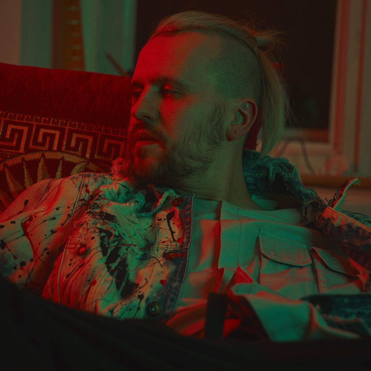kthonaband's tweet photo. This is Alex, who is responsible for an awesome mix of our "Cancel My Culture" single. And for the recording. And mastering. And the music video. Well, he’s kinda genius. https://t.co/1rOsMFsLVi