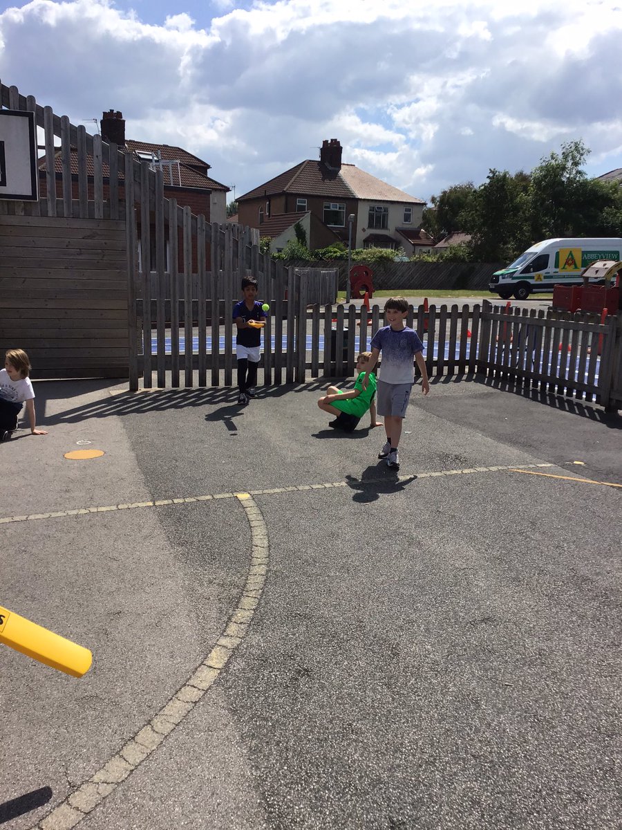 MosspitsYear3's tweet photo. 3S are now having a go at our cricket challenge, I wonder how many taps they can do. @Chance2Shine @YorkshireTea https://t.co/9fsAGnpWNs