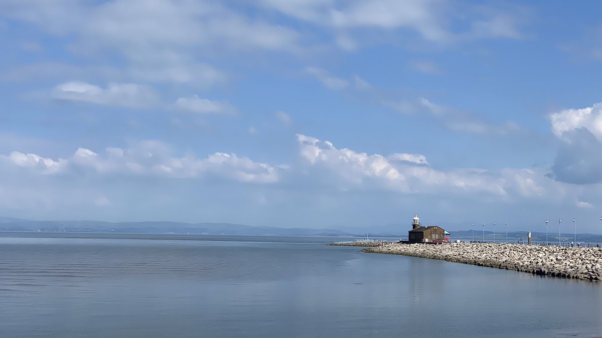 PhilADawson's tweet photo. Morecambe today @VisitMorecambe @MorecambeProm @MorecambeEden @MorecambeBayUK @The_Visitor @MorecambeBID @BeachMorecambe @TownMorecambe @MorecambeAndArt @OwainWynEvans @Lanc_pics @kellyforan @kerriegosneyTV @bbcnwt #morecambebay #coast #stonejetty #lancashirephotography https://t.co/qvuvoOrT3c