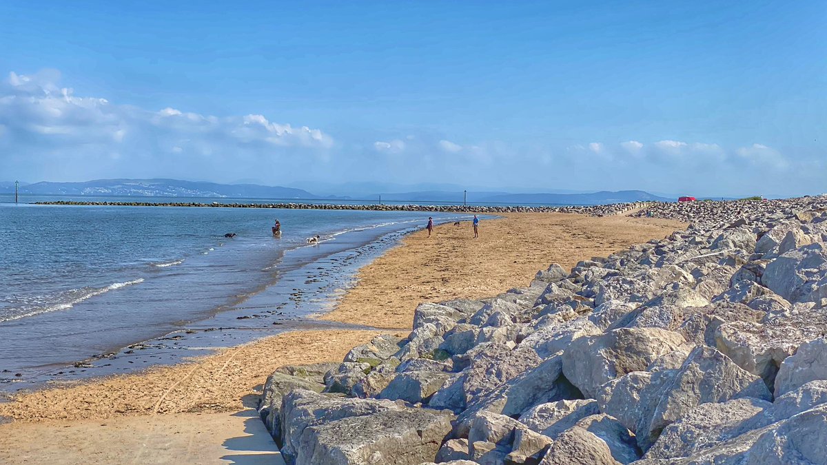 PhilADawson's tweet photo. Morecambe today @VisitMorecambe @MorecambeProm @MorecambeEden @MorecambeBayUK @The_Visitor @MorecambeBID @BeachMorecambe @TownMorecambe @MorecambeAndArt @OwainWynEvans @Lanc_pics @kellyforan @kerriegosneyTV @bbcnwt #morecambebay #coast #stonejetty #lancashirephotography https://t.co/qvuvoOrT3c