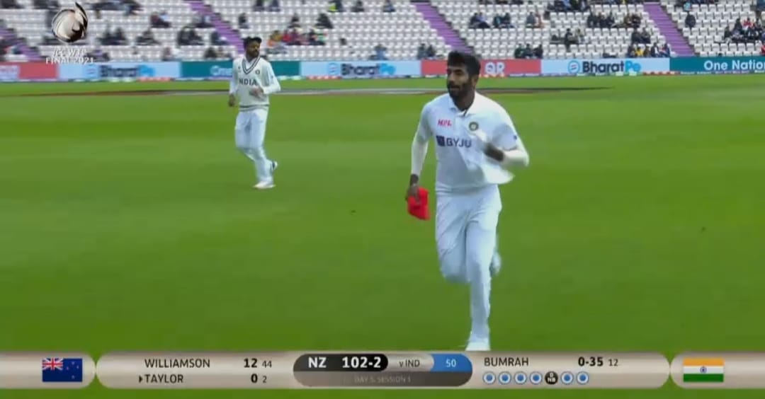 CricCrazyJohns's tweet photo. Bumrah running back to dressing room to change the jersey after the first over. #INDvNZ https://t.co/IsJo04UO83