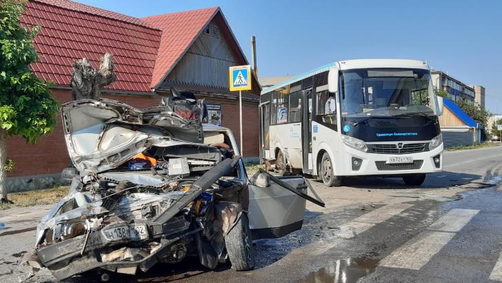 Маз 103 465 новосибирск. Семьдесят девятый автобус. Семьдесят девятый автобус. Аэропорт грозный автобус. 1971-1975.