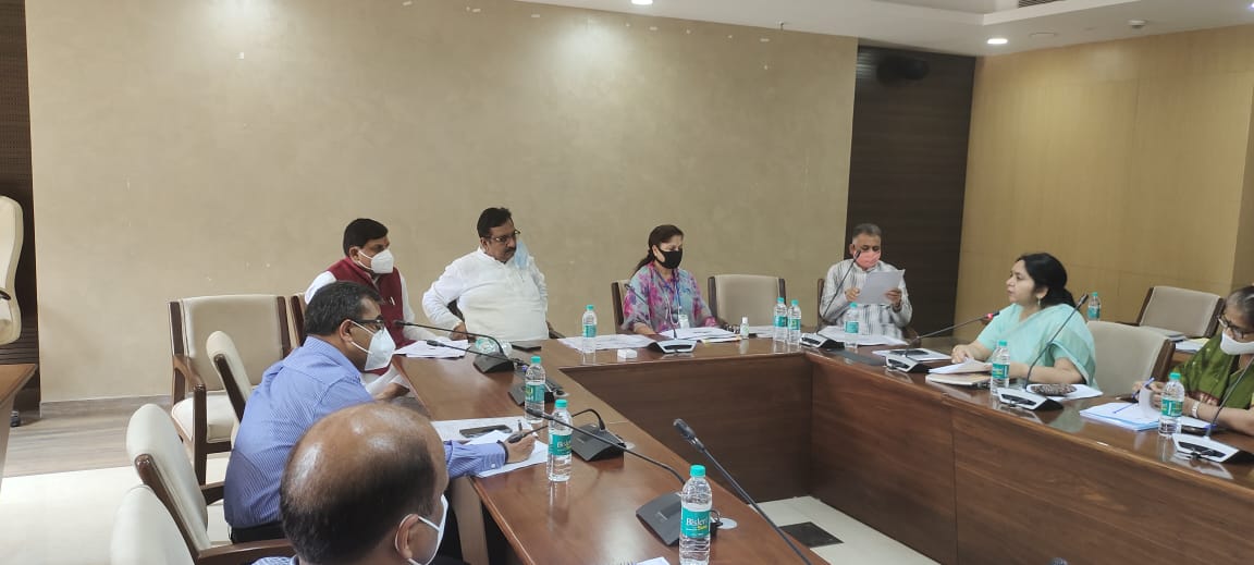 schooledump's tweet photo. #AatmaNirbharMP  के शिक्षा समूह की बैठक आज मंत्रालय में आयोजित की गई। बैठक में  स्कूल शिक्षा मंत्री @Indersinghsjp, तकनीकी शिक्षा मंत्री @yashodhararaje उच्च शिक्षा मंत्री @DrMohanYadav51 सहित अधिकारियों ने विभाग से सुझाव प्रस्तुत किए। https://t.co/y8MnYV2Vqr