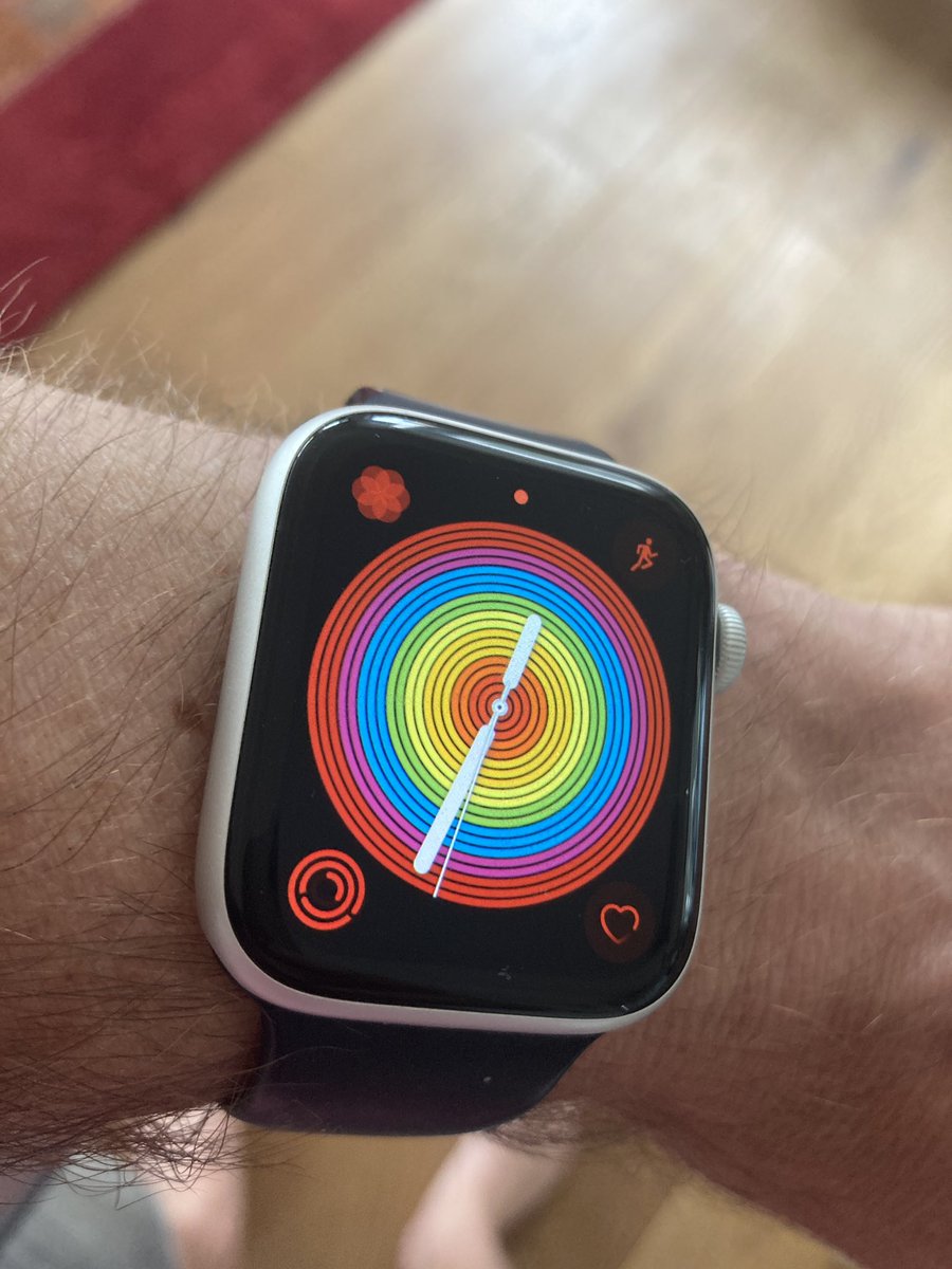 klarkjefff's tweet photo. Wenn schon nicht die Allianz Arena… #Regenbogenfarben #pride  #AppleWatch https://t.co/HvfdoKQX5y