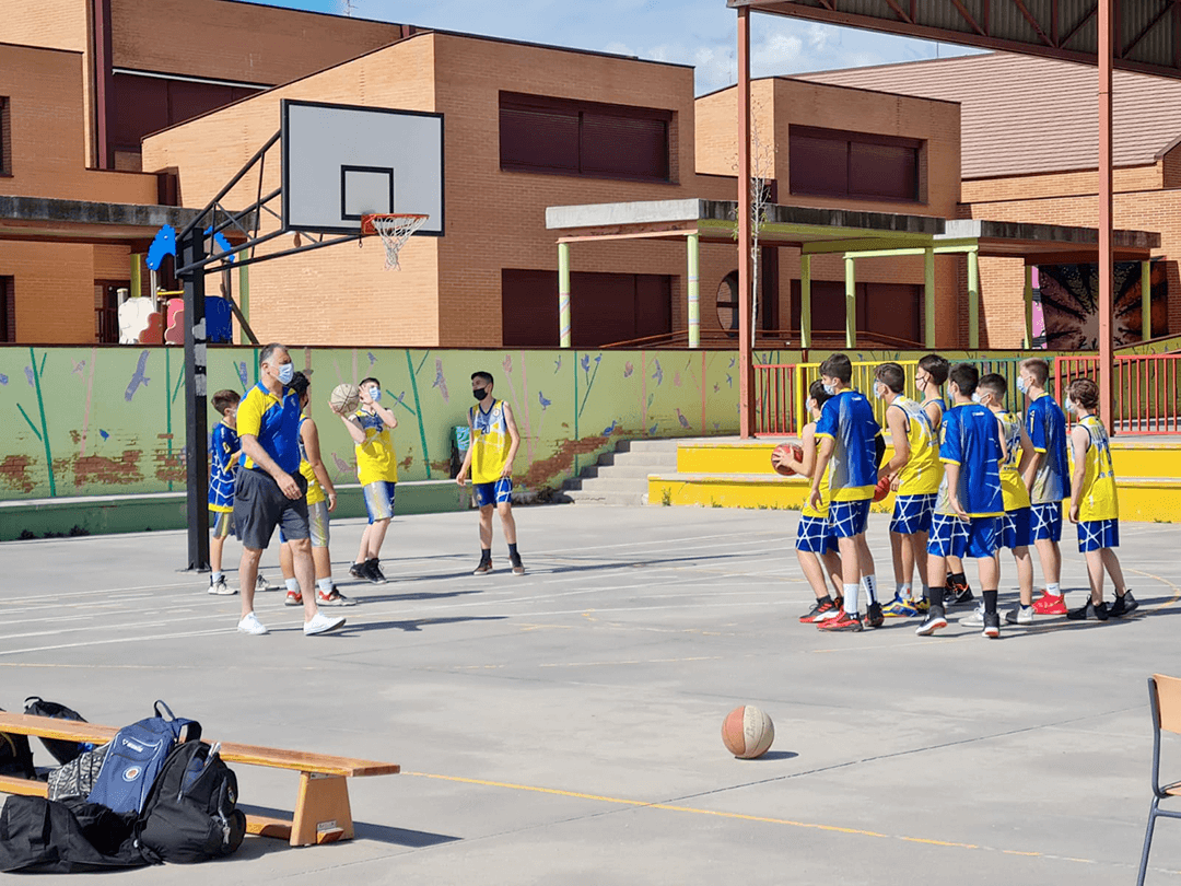 cbalcorcon's tweet photo. Crónica Infantil Azul frente a @ADCBoadilla 

Gran temporada. Enhorabuena y gran trabajo.

https://t.co/p1k0vhl1MI

#cba #cbalcorcon #baloncestoalcorcon #deportesalcorcon #somosCBA #desde1989 #somosAlcorcon #baloncesto #basket #alcorcon #fbm #infantilazul @Noticias_para https://t.co/LxkiOtPGXD