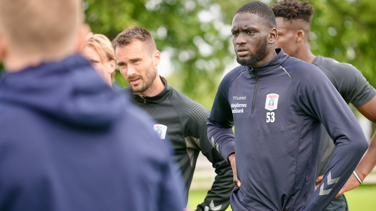 AGF on Twitter: "Der var endnu et nyt ansigt i dag på Fredensvang i skikkelse af Amadou Ba-Sy, der er på prøvetræning. Amadou - der er angriber - spiller til daglig i