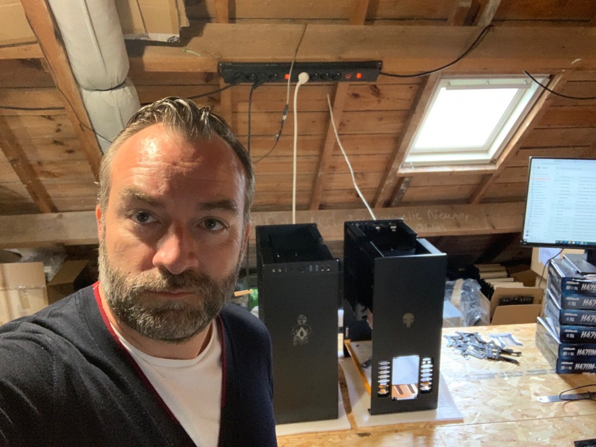 Nous sommes chez #Monterlabo : le paradis pour les geeks que nous sommes dlvr.it/S2Cr2p