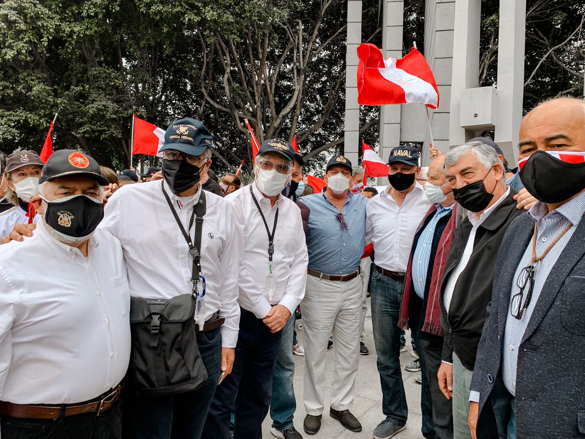 JoseCuetoAservi's tweet photo. Es un gusto para mí estar presente hoy en la #MarchaPorLaDemocracia con miles de compañeros militares en situación de retiro.

¡Juntos por la patria y la libertad! https://t.co/7W6Vk31FYO