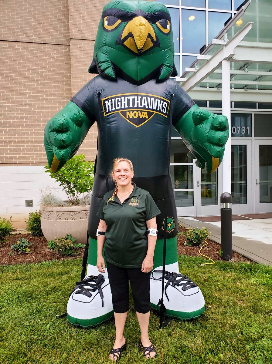 NOVAcommcollege's tweet image. The first of our #NOVANighthawks Days is happening at multiple campuses today! Open until 7 PM!

 @novamanassas’s Diane Mucci, College &amp;amp; Campus Dean, is so excited to see students and their families! #BoldlyNOVA 

nvcc.edu/nighthawkdays/