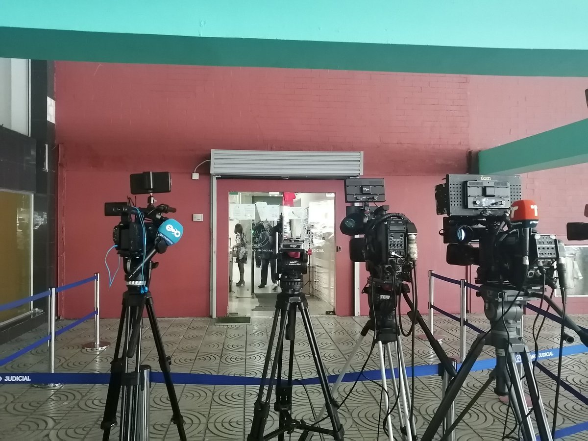 #LoÚltimo Termina audiencia de apelación por caso de vacunación clandestina.

Tribunal Superior de Apelaciones negó recurso y confirmó la detención provisional de Matías Pérez Escudero. <a href="/ecotvpanama/">ECO TV</a>