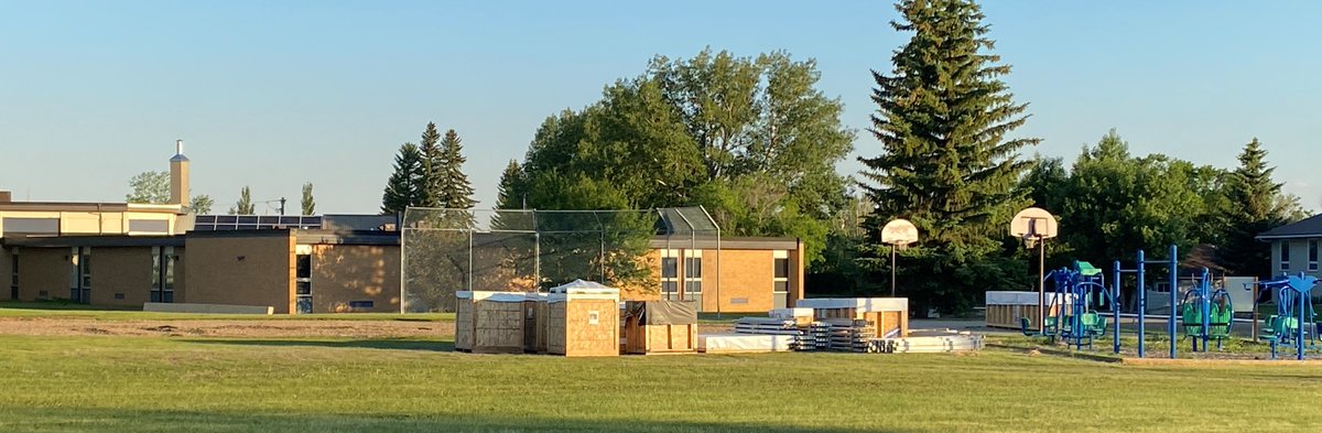 The Greenhouse has arrived!!!🥳
Now where is that instruction booklet!